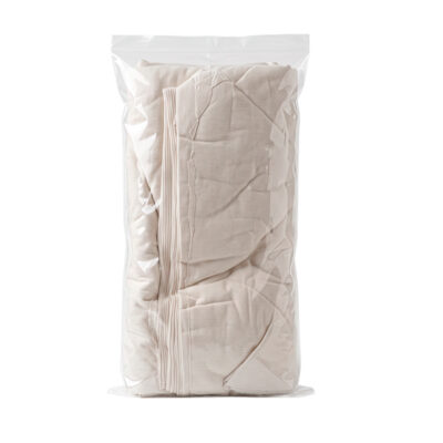 Paquete de plástico transparente que contiene una pieza entera de gasa hidrófila tubular no estéril de color beige pálido.